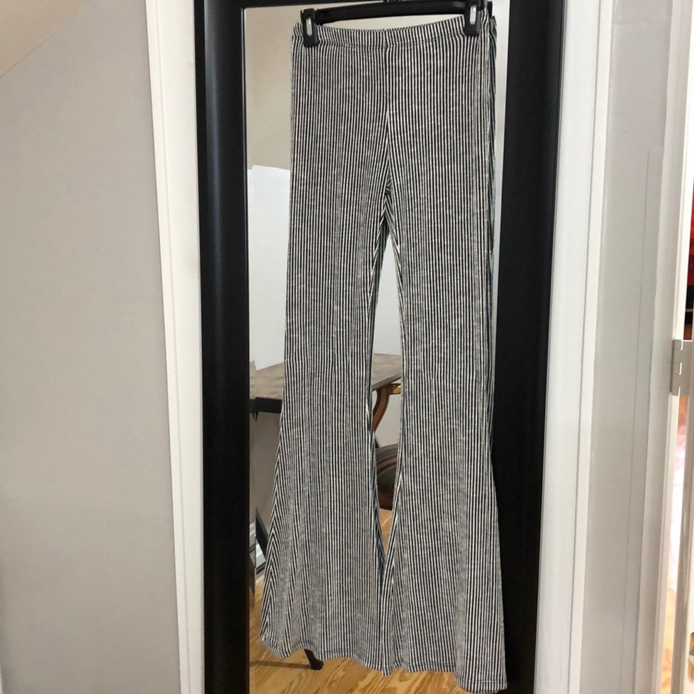 Navy/white strip stretch pant